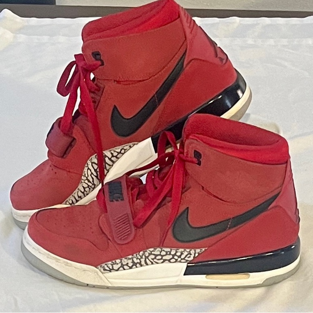 Jordan Legacy 312 Toro US 7Y UK 6 EUR 40